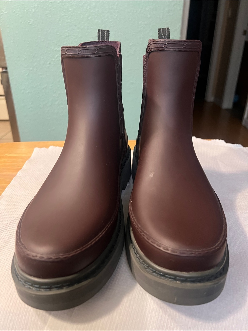 Hunter Women's Burgundy Chelsea Winter Rain Boots………Make your Offer. - Picture 2 of 9